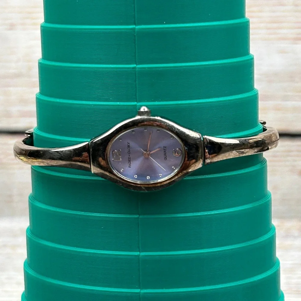 Faded Glory Womens Quartz Watch Silver Tone Blue Dial‎ Oval Case FGD40719